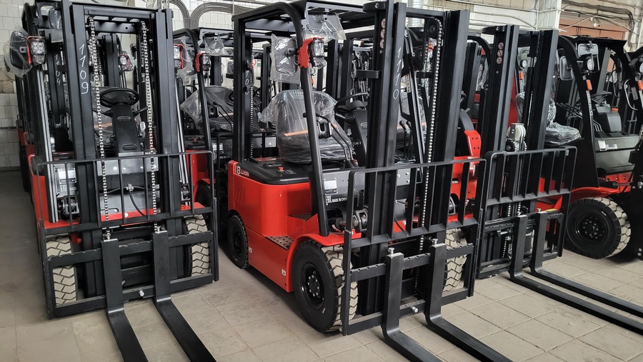 Тест-драйв складской техники на нашем складе в Батайске